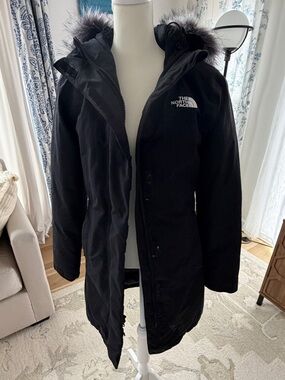 The North Face Women's Black Faux-Fur Hooded Parka